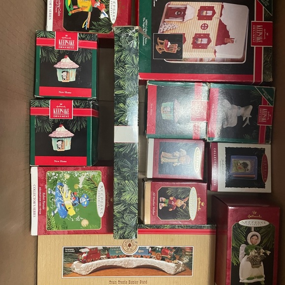 Roughly 62 Hallmark Ornaments. Various kinds. A few never out of the box.. - Picture 3 of 10